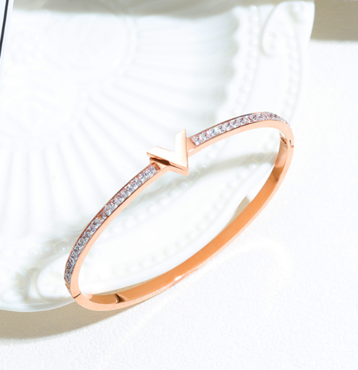 Women's titanium letter V rose gold diamond bracelet